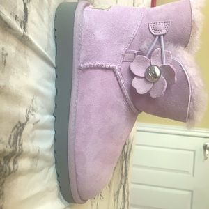 UGG boots- mini Bailey button poppy, size 6
